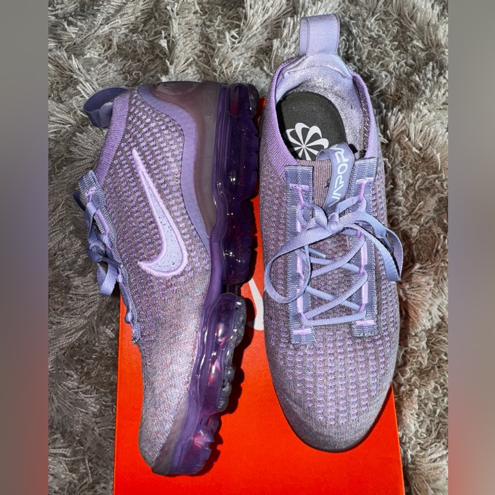 Nike Women's Air VaporMax‎ Purple Athletic Shoes in original box size 8 - Picture 6 of 12
